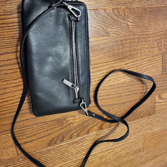 Danier small cross body - Picture 2 of 2